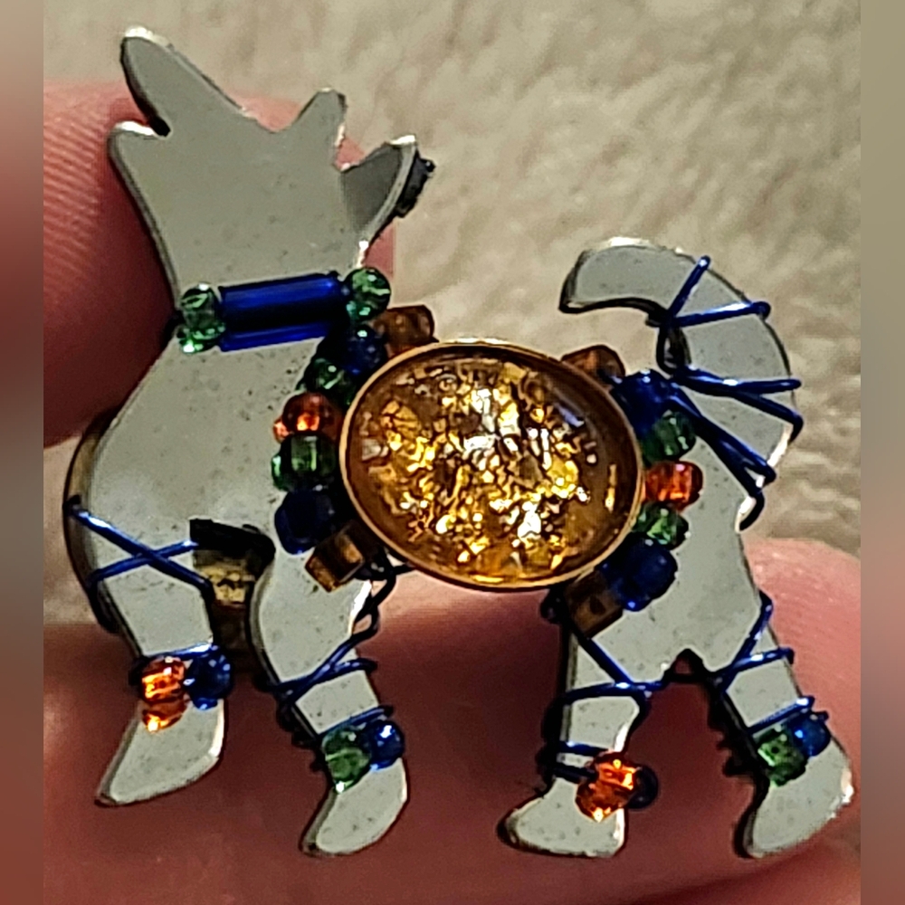 Liztech Howling Wolf Dog Pin